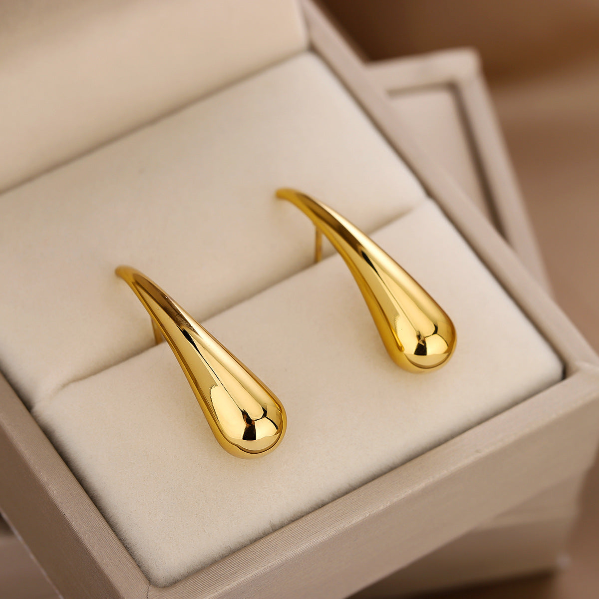 1 Pair Gold Light Luxury Earrings, European & American Style, 2024 New Trend, Simple & Mini Stud Earrings