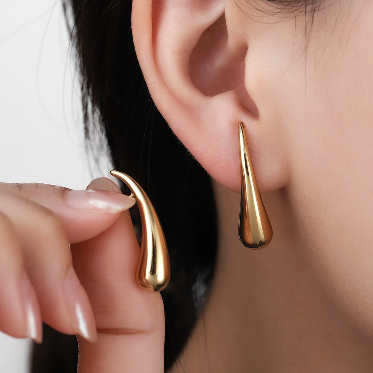 1 Pair Gold Light Luxury Earrings, European & American Style, 2024 New Trend, Simple & Mini Stud Earrings
